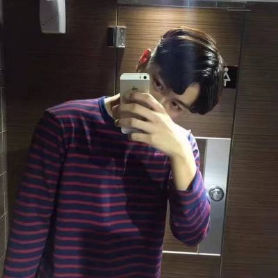 拿手机自拍的个性男卡通可爱头像男生头像小清新图片大全图片