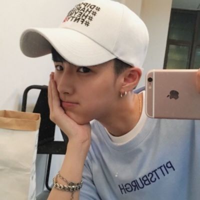 拿手机自拍的个性男卡通可爱头像男生头像小清新图片大全图片图片