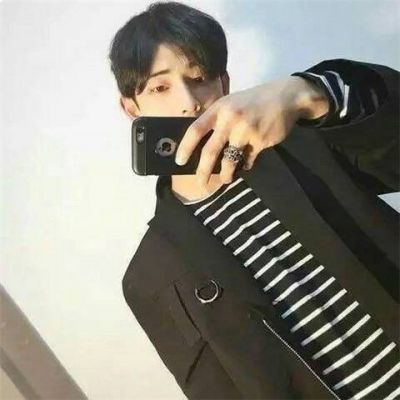 拿手机自拍的个性男卡通可爱头像男生头像小清新图片大全图片图片
