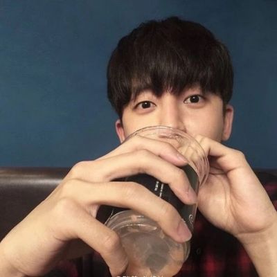 00后男生头像真人冷酷帅气阳光图片