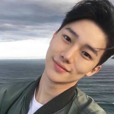 阳光成熟帅气男生真人头像温柔图片不露脸图片