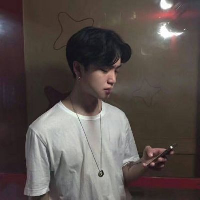 阳光成熟帅气男生真人头像温柔图片不露脸图片