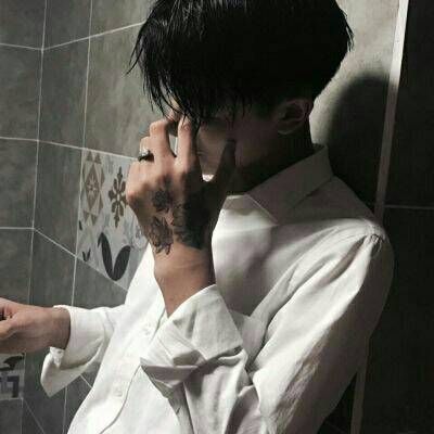 男生二次元头像帅气男孩图片