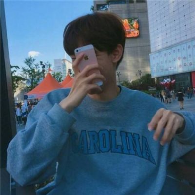 霸气微信头像熟男90后专属女的拿枪指着男生的头像图片