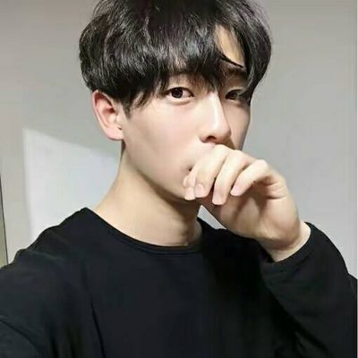 霸气微信头像熟男90后专属女的拿枪指着男生的头像图片