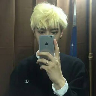 霸气微信头像熟男90后专属女的拿枪指着男生的头像图片