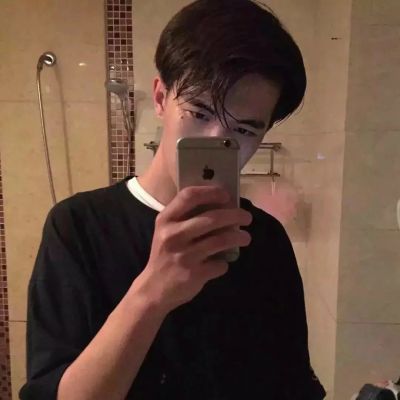00后一个人的伤感头像动漫男生头像 小说图片