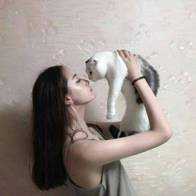2018最新甜蜜幸福情侣贴吧头像一男一女抱猫的黑色男生头像图片大全图片
