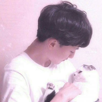 2018最新甜蜜幸福情侣贴吧头像一男一女抱猫的黑色男生头像图片大全图片