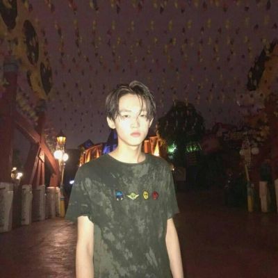 2018最新甜蜜幸福情侣贴吧头像一男一女抱猫的黑色男生头像图片大全图片