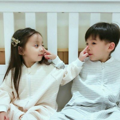 超萌小孩头像情侣一对男孩女孩情侣头像男生穿西服女生穿jk制服的图片