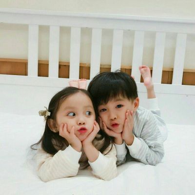 超萌小孩头像情侣一对男孩女孩情侣头像男生穿西服女生穿jk制服的图片