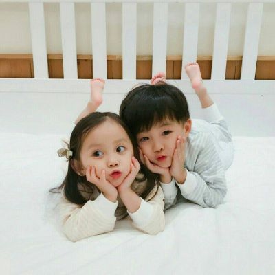 超萌小孩头像情侣一对男孩女孩情侣头像男生穿西服女生穿jk制服的图片