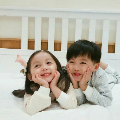 超萌小孩头像情侣一对男孩女孩情侣头像男生穿西服女生穿jk制服的图片