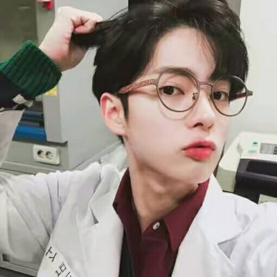 qqq版人物背面男生头像图片