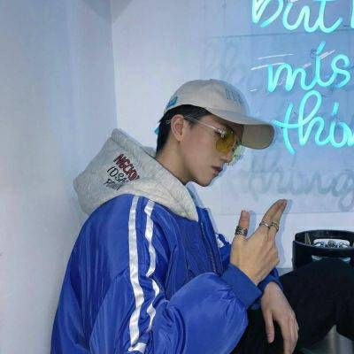 qqq版人物背面男生头像图片