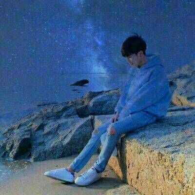 一个人的伤感头像男生喝茶头像动漫图片