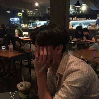 一个人的伤感头像男生喝茶头像动漫图片