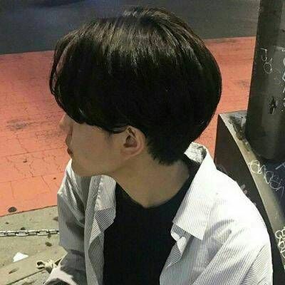 一个人的伤感头像男生喝茶头像动漫图片