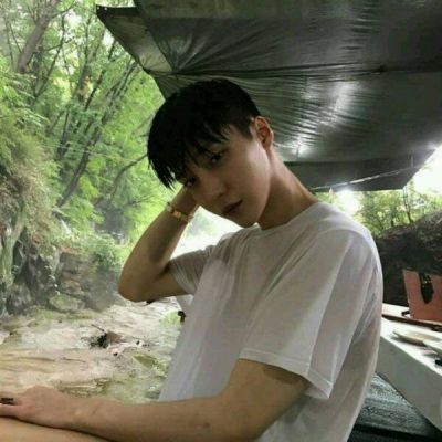 白发男生头像带字图片