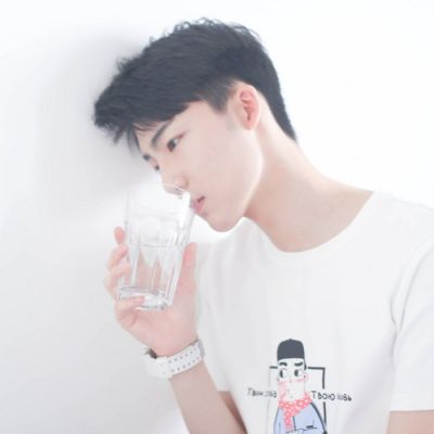 2018最新好看的微信头像男生霸气带字头像图片