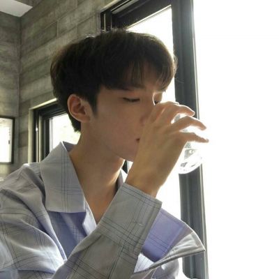qq头像男生热门图片