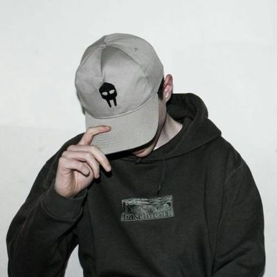 qq头像男生热门图片