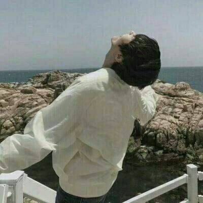个性头像半身高冷图片男生头像黑白图片