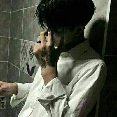 个性头像半身高冷图片男生头像黑白图片
