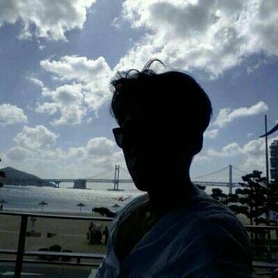 qq伤感小众头像男生图片