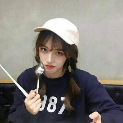 头像卡通女生素描头像图片