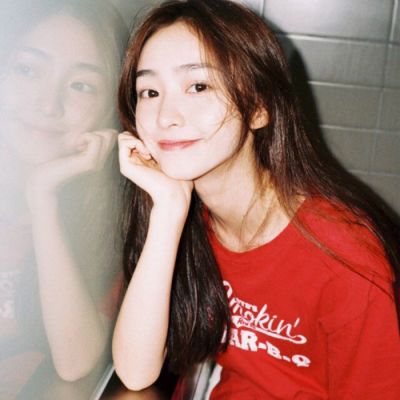 qq头像女生手捧玫瑰花图片