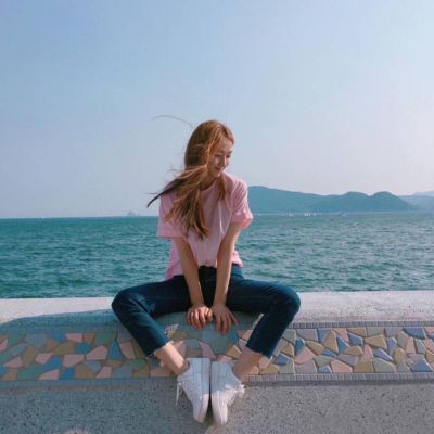 qq头像女生手捧玫瑰花