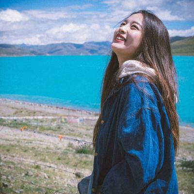 qq头像女生手捧玫瑰花图片