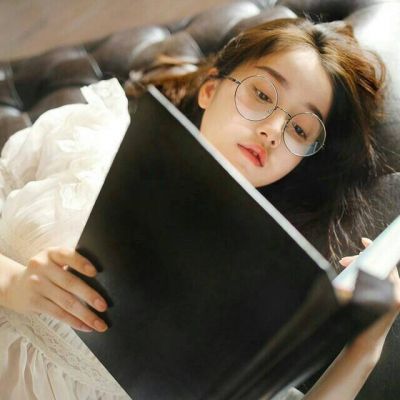 女生动漫黑白背影头像