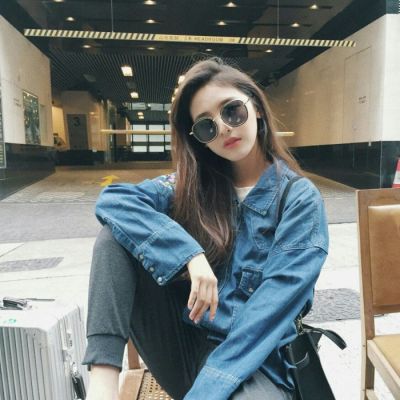 女生动漫黑白背影头像图片
