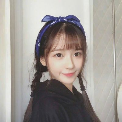 女生动漫黑白背影头像图片