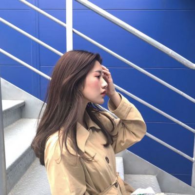 女生动漫黑白背影头像图片