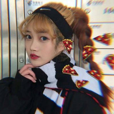 戴复古圆眼镜女生头像图片