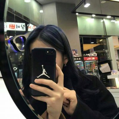 戴复古圆眼镜女生头像