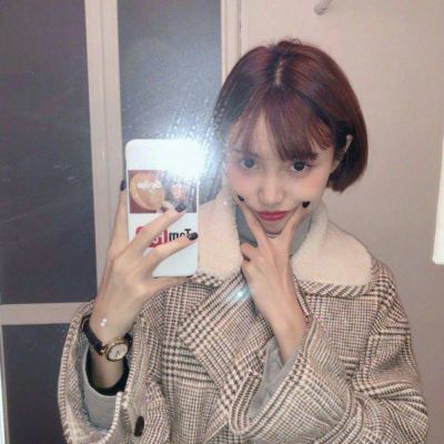 戴复古圆眼镜女生头像图片