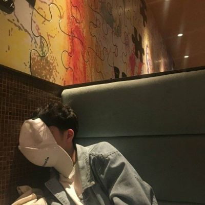 男生说摸自己头像摸狗狗图片