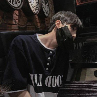 男生说摸自己头像摸狗狗图片