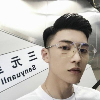 男生说摸自己头像摸狗狗图片
