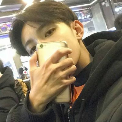 男生说摸自己头像摸狗狗图片