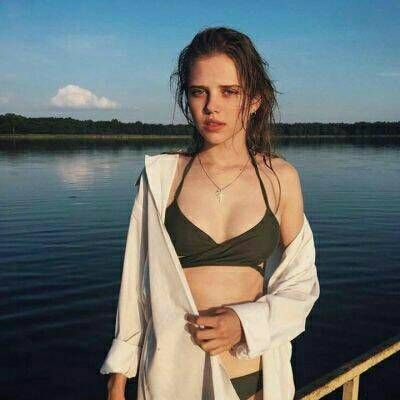 唯美女生头像侧脸短发图片