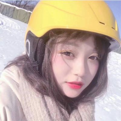 qq头像露肩唯美女生图片