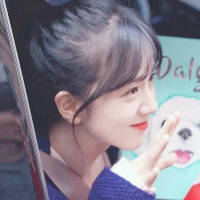 qq头像露肩唯美女生图片