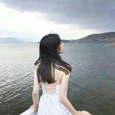 qq女生头像一男一女背图片