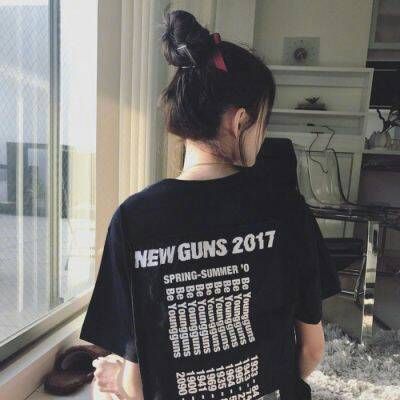 qq女生头像一男一女背图片